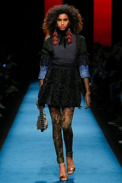 Look 30
